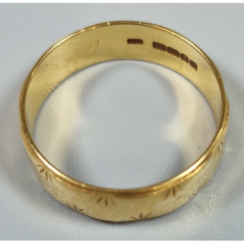 183 - 18ct gold engraved wedding band. 4.2g approx. Ring size O 1/2. (B.P. 21% + VAT)