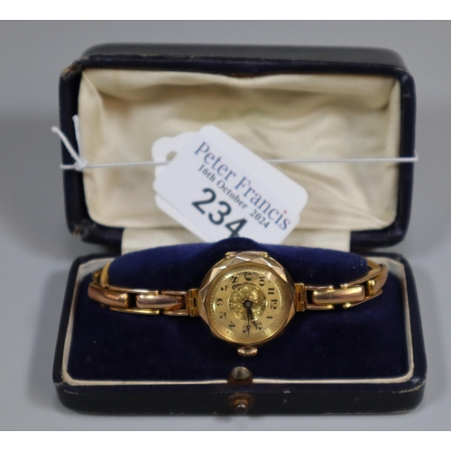 234 - 9ct gold ladies' bracelet wristwatch. Total weight 18.3g approx. (B.P. 21% + VAT)