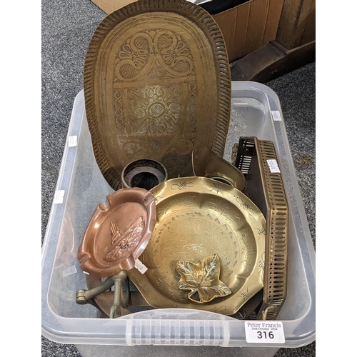 316 - Box of assorted metalware to include: trivet stand, brass jug, trays, etc. (B.P. 21% + VAT)