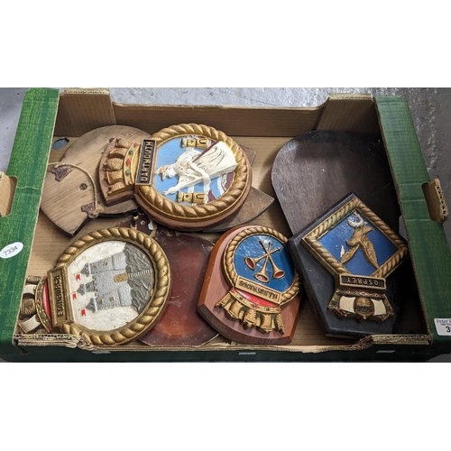 362 - Collection of wooden painted plaques to in include: Dartmouth, Edinburgh, Osprey, Crossbow, etc. (B.... 