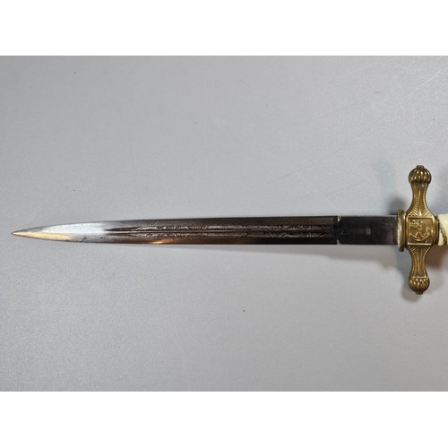 90 - German WWII period Kriegsmarine Officer's dagger with lightning bolt scabbard, the blade marked 'Eic... 