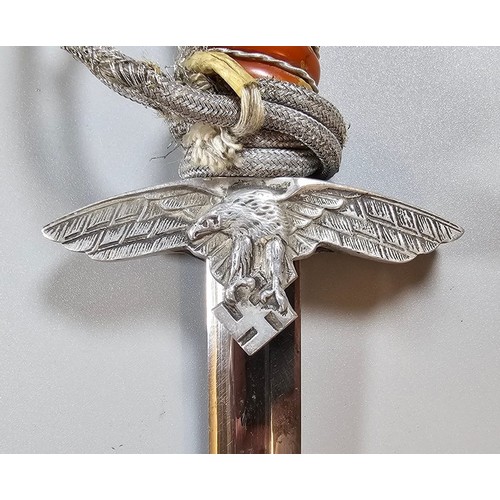 91 - German WWII Third Reich second pattern Luftwaffe Officer's dagger, marked 'SMF, Solingen', having re... 