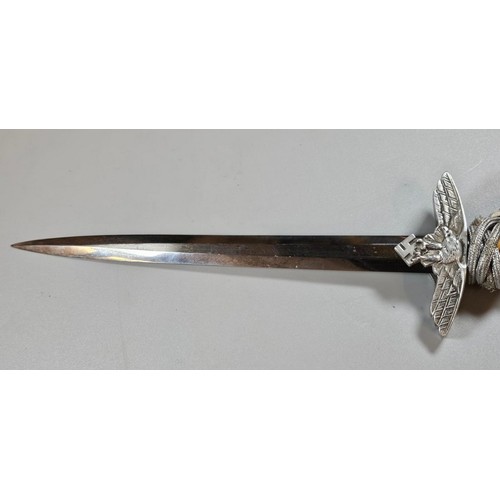 91 - German WWII Third Reich second pattern Luftwaffe Officer's dagger, marked 'SMF, Solingen', having re... 