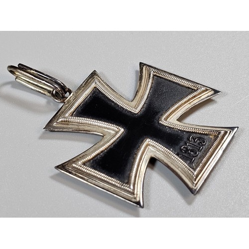 214 - German Third Reich period Knights Cross with Neck ribbon in fitted case. (B.P. 21% + VAT)