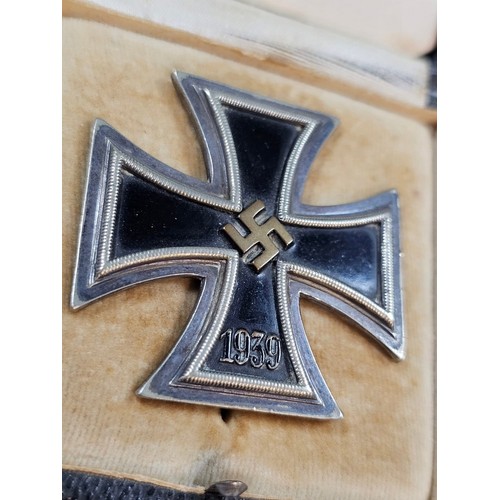 241 - German Third Reich design Iron Cross First Class in fitted case . (possibly a replica, brass core, n... 