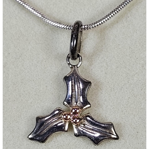 204 - Clogau 925 sterling silver Holly pendant and chain in Clogau gold box. (B.P. 21% + VAT)