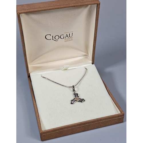 204 - Clogau 925 sterling silver Holly pendant and chain in Clogau gold box. (B.P. 21% + VAT)