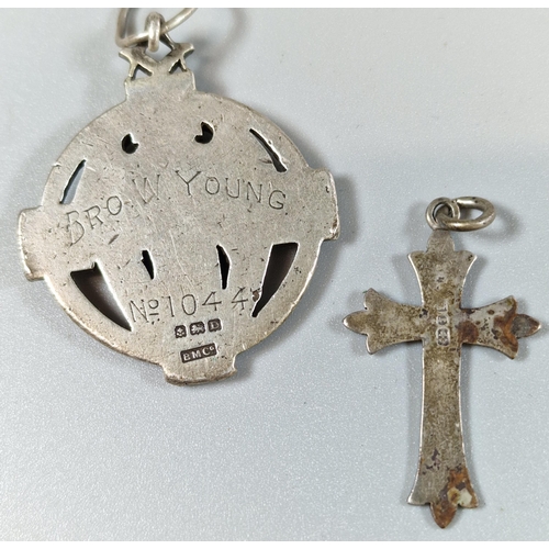 279 - Silver engraved crucifix pendant together with a silver Masonic Hallstone jewel medal dated WWI 1914... 