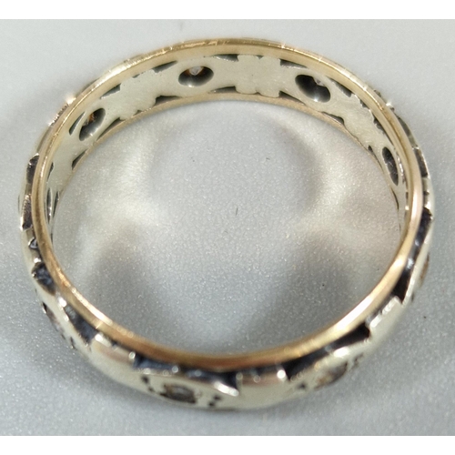 286 - 9ct white gold engraved wedding band. 3.3g approx. Size P. (B.P. 21% + VAT)