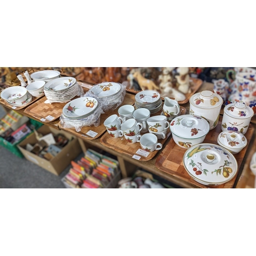 356 - Five trays of Royal Worcester Evesham oven to table ware items to include: tureens and covers, mugs,... 