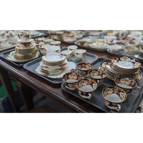 384 - Collection of various part teaware to include: Royal Albert 'Country Roses', Royal Albert 'Imari Hei... 