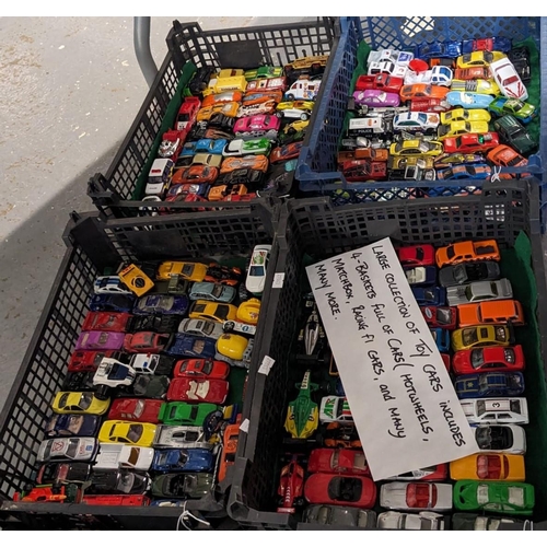 453 - Large collection of playworn toy cars: Hot Wheels, Matchbox, Formula 1 cars etc. (B.P. 21% + VAT)