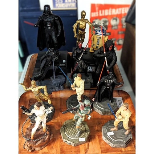 462 - Collection of Star Wars Hasbro figurines to also include, battery operated Star Wars figurines inclu... 