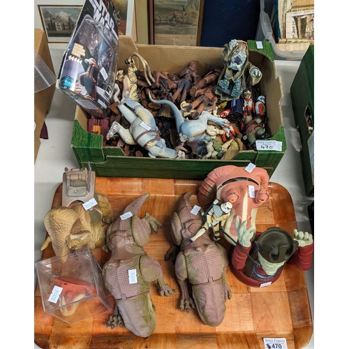 470 - Collection Star Wars figurines and creatures to include: Nute Gunray, Jaja Binks, Chewbacca etc. (B.... 