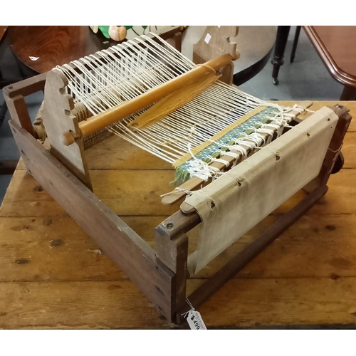 499 - Vintage table top weaving loom. 52x55cm approx.  (B.P. 21% + VAT)