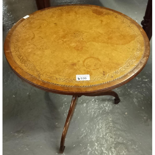 530 - Reproduction mahogany circular pedestal wine table with leather top, vase shaped pedestal and spade ... 