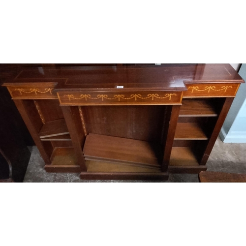 559 - Modern Sheraton design inlaid mahogany bookcase, with satinwood inlaid decoration and fitted shelves... 