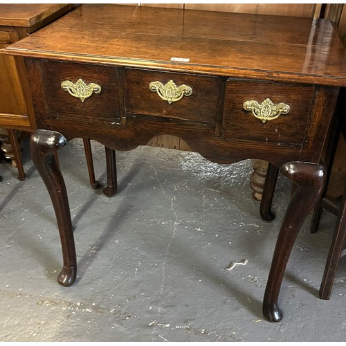 504 - 18th century oak lowboy, having moulded edged top over three frieze drawers on cabriole legs. 78x50x... 