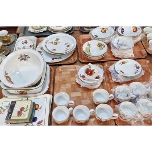 380 - Eight trays of Royal Worcester 'Evesham' and 'Evesham Vale' dinner ware and similar items to include... 