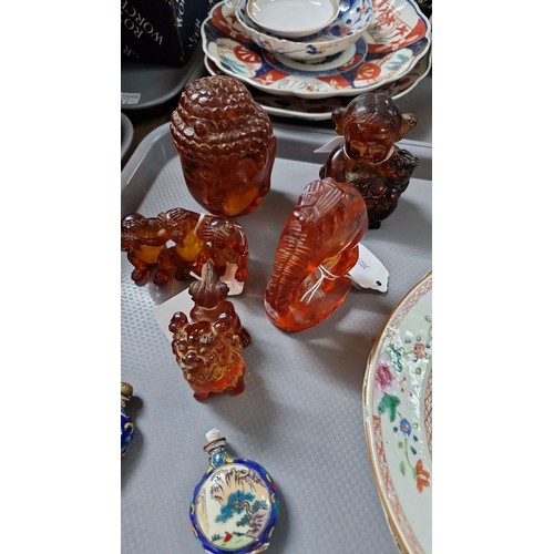 390 - Two trays of mixed Oriental items to include: Chinese Famille Rose plate, Chinese blue and white oct... 