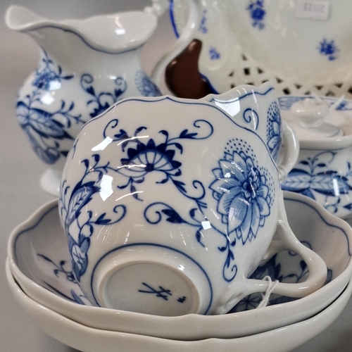 120 - Collection of Meissen porcelain to include: 'Blue Onion' design tea caddy and cover, cups and saucer... 