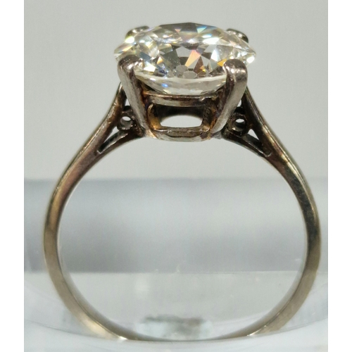 210 - White gold or platinum solitaire diamond ring, the early round brilliant cut stone measuring approxi... 