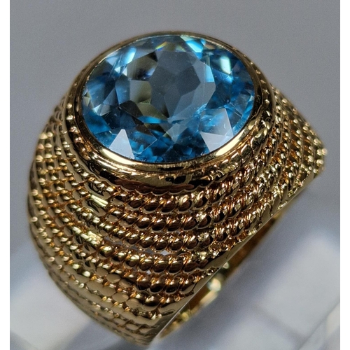 214 - 18ct gold, blue topaz ring. 14.7g approx. Size H. (B.P. 21% + VAT)