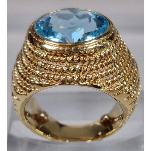 214 - 18ct gold, blue topaz ring. 14.7g approx. Size H. (B.P. 21% + VAT)