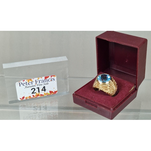 214 - 18ct gold, blue topaz ring. 14.7g approx. Size H. (B.P. 21% + VAT)