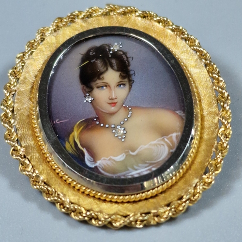 220 - Late 19th early 20th century diamond portrait brooch and pendant, the 18ct gold rope twist frame wit... 