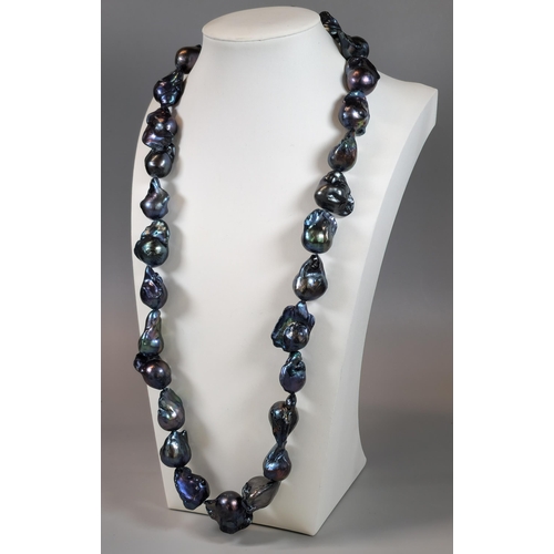 234 - Black baroque pearl necklace with silver gilt clasp. (B.P. 21% + VAT)