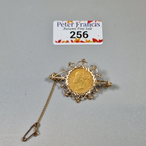 256 - Victorian gold half sovereign dated 1869, in 9ct gold ornate brooch mount. 7.8g approx. (B.P. 21% + ... 