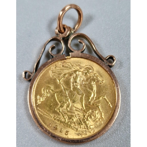 257 - George V gold half sovereign dated 1915, in 9ct gold pendant mount. 5.5g approx. (B.P. 21% + VAT)