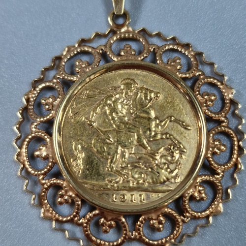 270 - George V gold full sovereign dated 1911, in ornate 9ct gold pendant on a fine link 9ct gold chain. 1... 