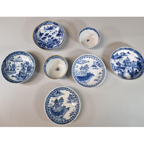 59 - Collection of assorted late 18th/early 19th century Chinese Export porcelain items to include: pair ... 