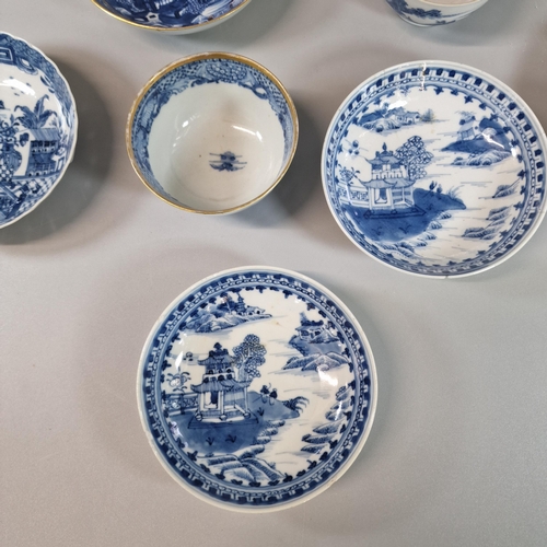 59 - Collection of assorted late 18th/early 19th century Chinese Export porcelain items to include: pair ... 