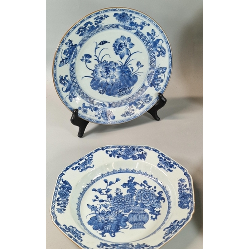 73 - Five items of Chinese Export blue and white porcelain, being plate/dishes, including: two octagonal ... 