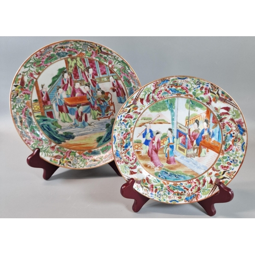 90 - Two items of 19th century Chinese Export Canton 'Famille Rose' porcelain to include: shallow dish an... 