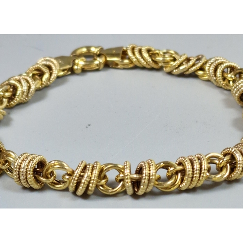 245 - 9ct gold bracelet having repeating hoop designs, marked Italy 375. 7.7g approx. (B.P. 21% + VAT)