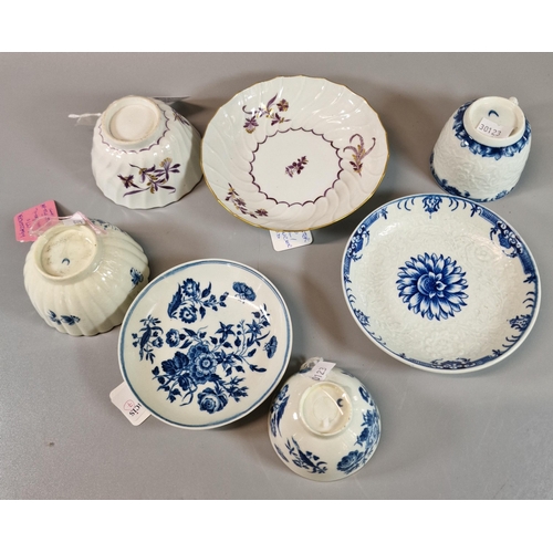 15 - Collection of 18th century Worcester porcelain tea bowls and saucers in the 'Moth' pattern, 'Gilly F... 