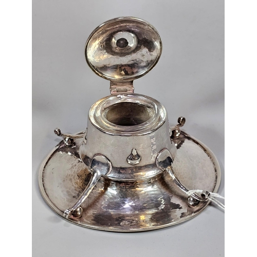 203 - Art Nouveau beaten silver desk inkwell A.E. Jones - Connells, Birmingham 1907, with glass liner. 4.3... 