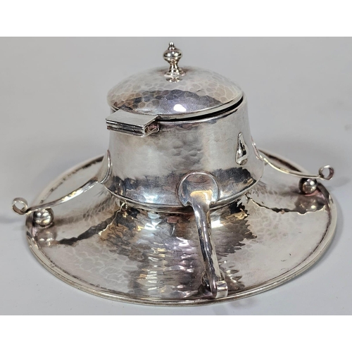 203 - Art Nouveau beaten silver desk inkwell A.E. Jones - Connells, Birmingham 1907, with glass liner. 4.3... 