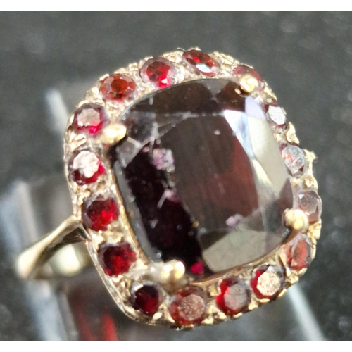 218 - 9ct gold and  garnet ring. 2.6g approx. Size K. (B.P. 21% + VAT)