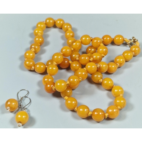 238 - Orange amber beaded necklace with a pair of matching earrings. (B.P. 21% + VAT)