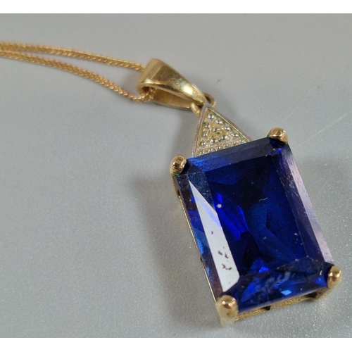 257 - 9ct gold fine link chain with large blue stone 9ct gold mounted pendant. 4g approx. (B.P. 21% + VAT)