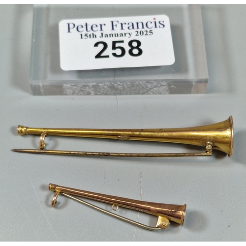 258 - Two 9ct gold hunting horn stock pins, the largest 7cm approx. 3.9g approx. (B.P. 21% + VAT)