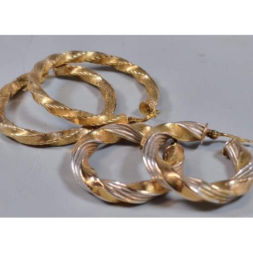 259 - Two pairs of 9ct gold hoop earrings. 7g approx. (2 pairs) (B.P. 21% + VAT)