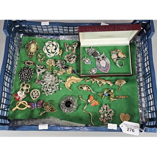 276 - Collection of various brooches, owl pendants, owl earring, owl brooch and ring etc. (B.P. 21% + VAT)