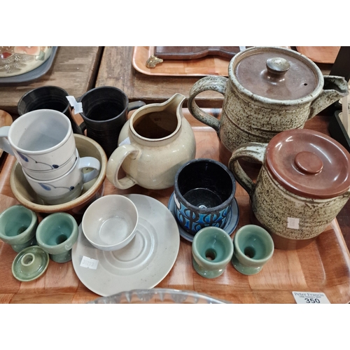 350 - Tray of assorted mid century tea and coffee ware, jugs etc. (B.P. 21% + VAT)