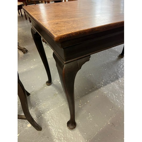 471 - 18th century mahogany side table, the rectangular moulded top above plain frieze on cabriole legs an... 